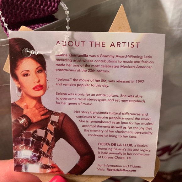 (2) 2018 LIMITED EDITION “Siempre Selena” Totes - Picture 4 of 5